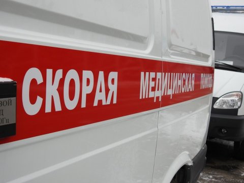 В Энгельсе из окна седьмого этажа выпала девушка