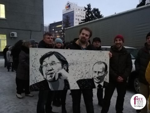 В Саратове на концерт ДДТ принесли портреты Шевчука и Путина