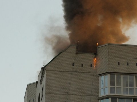 Из-за пожара в квартире эвакуировали 14 жителей саратовской девятиэтажки
