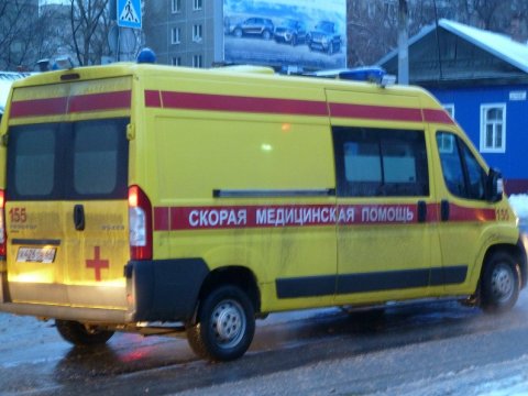 В Заводском районе водитель «Нивы» врезался в иномарку и сбил девушку