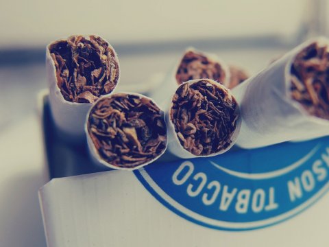 В Саратове из табачного киоска изъяли три тысячи пачек контрафактных сигарет