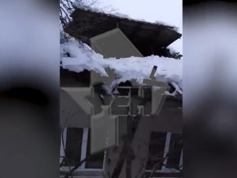 В Красноармейском районе под тяжестью снега рухнула крыша больницы