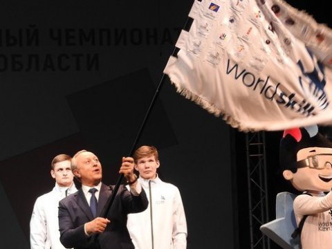 Саратовский губернатор торжественно помахал флагом WorldSkills