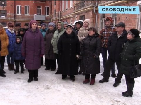 Дом на площади Орджоникидзе готовят к экспертизе на аварийность