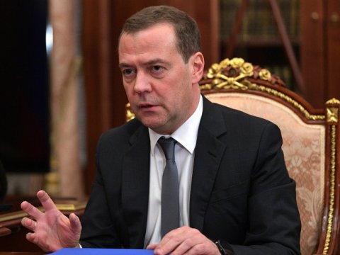 Медведев заявил о намерении «решить судьбу» Роспотребнадзора, если тот не займется качеством продуктов