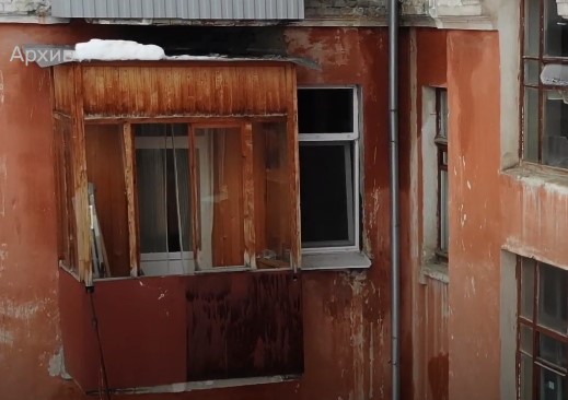 Администрация Заводского района проигнорировала встречу с жителями затопленного дома на площади Орджоникидзе