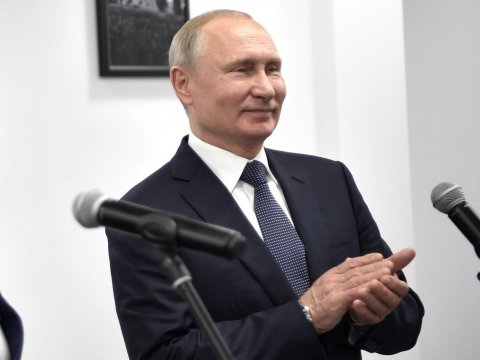 С начала февраля рейтинг доверия к Путину упал на 1,3%