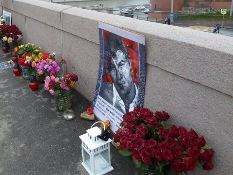 Митинг памяти Немцова из сквера Первой учительницы вытеснил анонимный заявитель с «культурно-развлекательным» мероприятием