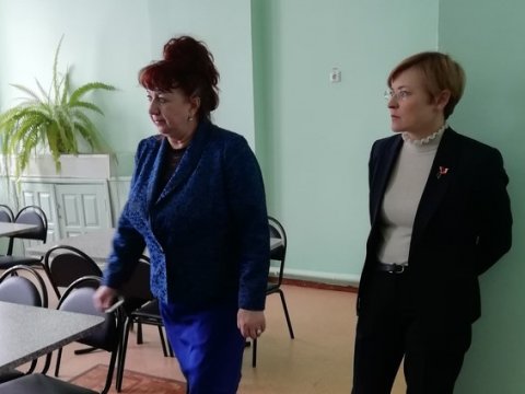 Сенатор Бокова пообещала жителям энгельсского поселка помочь со строительством новой школы