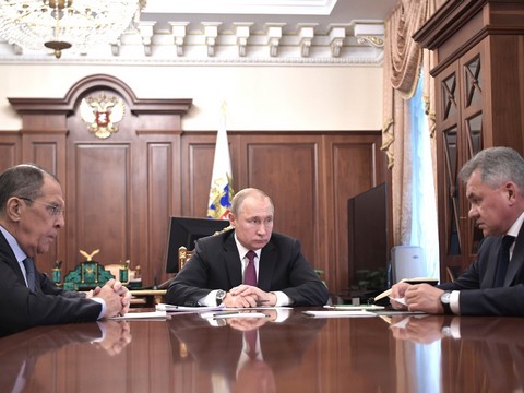 «СерпомПо»: «Борьба» Путина с коррупцией - попытка отвести удар от себя и своих друзей