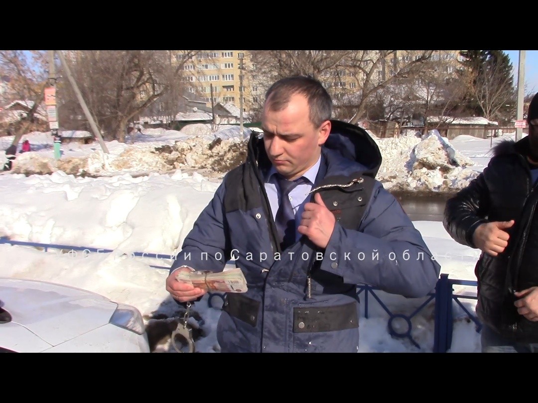 В Саратовской области УФСБ задержало сотрудника «РЖД» при получении взятки в 150 тысяч рублей