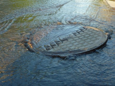 Два саратовских поселка до ночи остались без воды