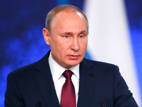 «СерпомПо»: Электорат Путина – это малограмотные пенсионерки