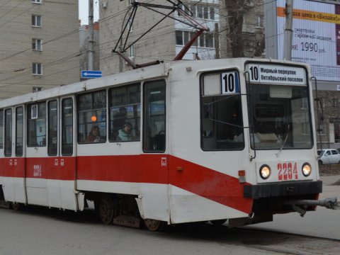 В Саратове дважды вставали трамваи №9 и №10 из-за автомобилистов-нарушителей