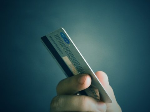 Балашовец снял с чужой кредитки 105 тысяч под предлогом оплаты такси