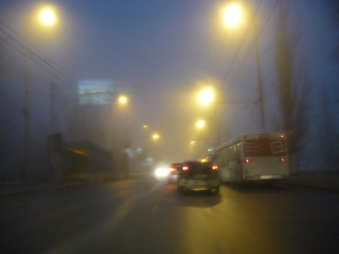 ГИБДД просит саратовцев быть предельно осторожными на дороге в туман