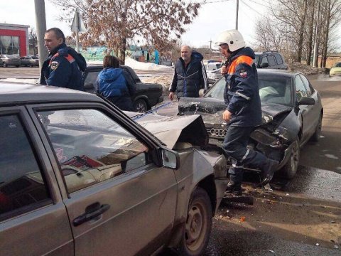 Жительница Балашова пострадала в лобовом столкновении автомобилей
