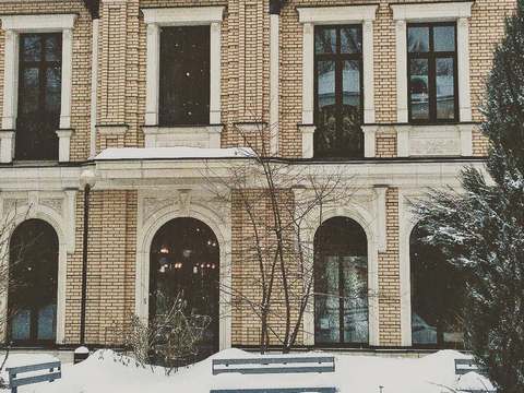 Скандально известное кафе «Дом» у музея Федина закрыто