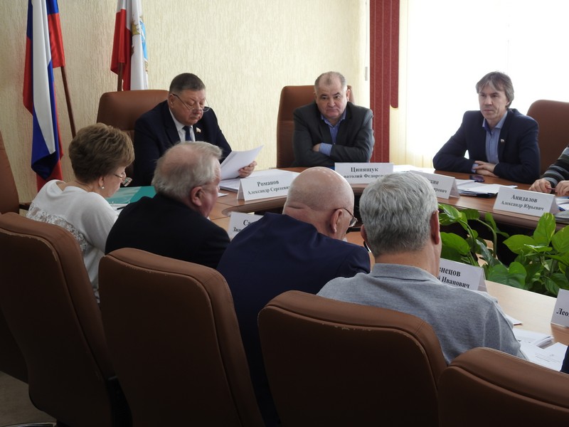 Комитет по соцполитике Саратовской областной думы лишился зампреда и одного из участников