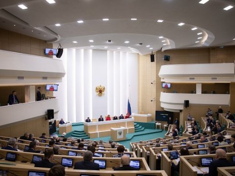 Совет Федерации одобрил закон о миллионных штрафах за «фейковые» новости