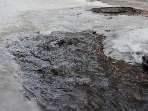 Тысячам жителей Кировского и Ленинского районов отключили воду