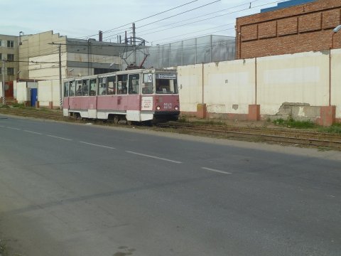 Из-за ямы на Огородной не стали останавливать движение трамваев №9 
