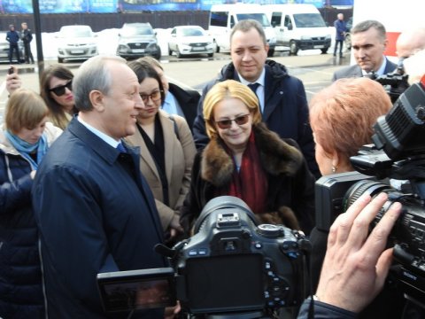 Министр здравоохранения РФ проигнорировала пикет саратовской голодающей матери