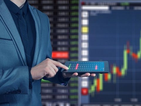 Мошенник отнял у саратовца деньги под предлогом игры на бирже