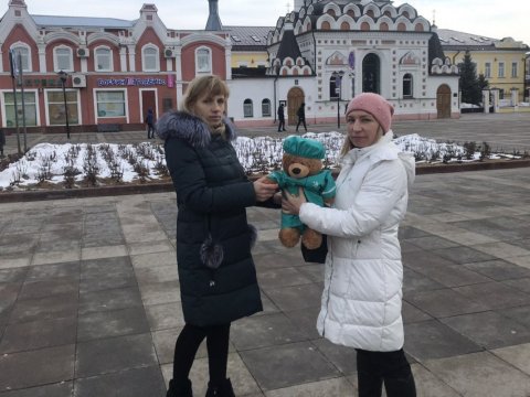 Голодовочная эстафета саратовских родителей перешла к многодетной матери Алсу Юнусовой