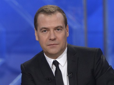 Журналисты сравнили ответы Медведева на вопросы об уголовных делах против Калви, Абызова и Ишаева