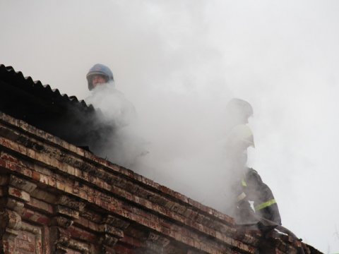 На пожарах погибли пенсионеры из Калининского и Краснокутского районов