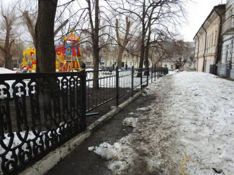 В Саратове начали собирать деньги на восстановление ограды сквера Первой учительницы