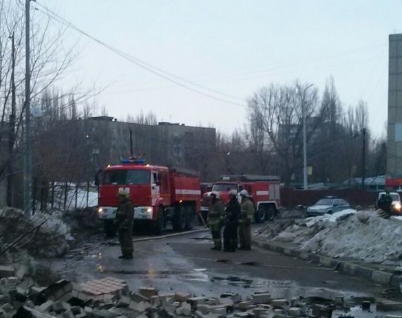 В Саратове под частным домом начался оползень