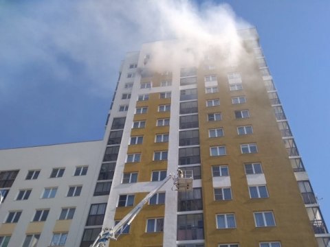 В квартире екатеринбургской многоэтажки прогремел взрыв. Двое пострадавших 