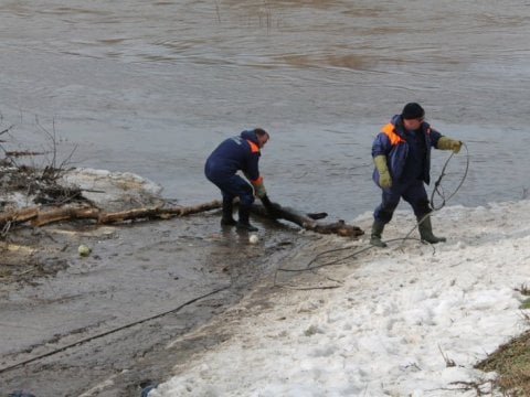 Паводок. Жители Татищева оказались под угрозой подтопления из-за размытой плотины