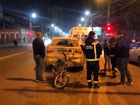 Пьяный мотоциклист протаранил BMW на улице Чернышевского