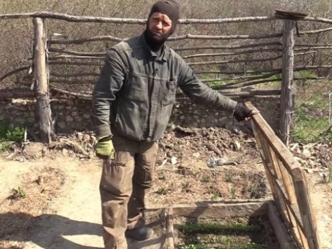 В селе под Красноармейском мужчина 29 лет живет без газа и света