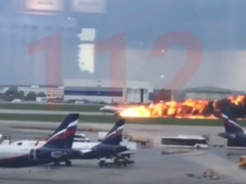 Superjet «Аэрофлота» сгорел после жесткой посадки в Шереметьеве