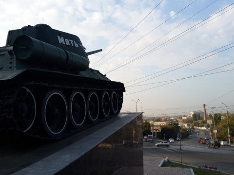 В Саратове рядом с памятником танку выставили вахту памяти