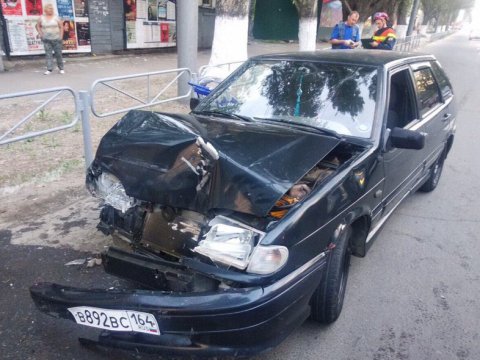 Саратовец на «четырнадцатой» врезался в автомобиль с женщиной и ребенком