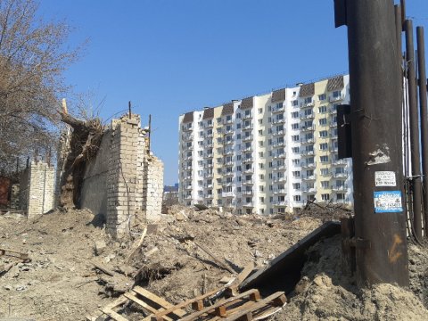 Фирму Писного обязали сделать пригодной для проживания новую квартиру саратовской «аварийницы»
