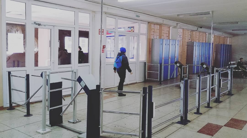 Скандал с требованием денег за вход в энгельсскую школу. Грибов предложил создателям «Кибер-Карты» применять её дома