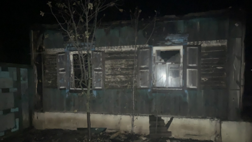 В селе под Саратовом вместе с домом сгорели мужчина и женщина