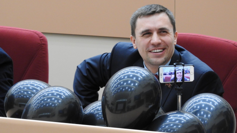 Саратовским депутатам запретят ругаться и показывать плакаты