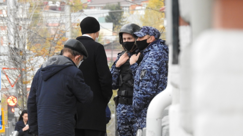 Желающие попасть на слушания по бюджету саратовцы вызвали в правительство Росгвардию