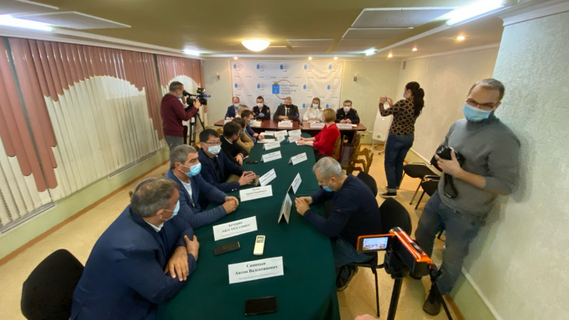 В Саратове нарушители масочного режима демонстрировали общественникам нецензурные жесты