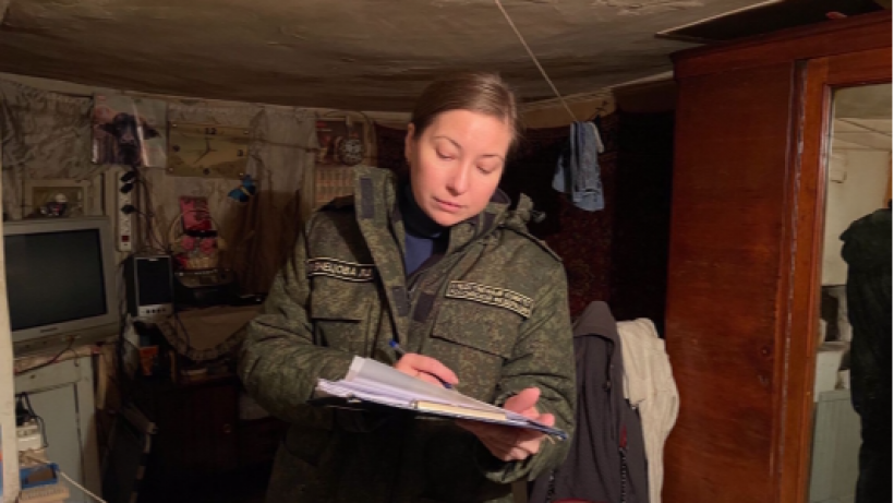 В Саратове нашли труп женщины с кровоподтеками на лице