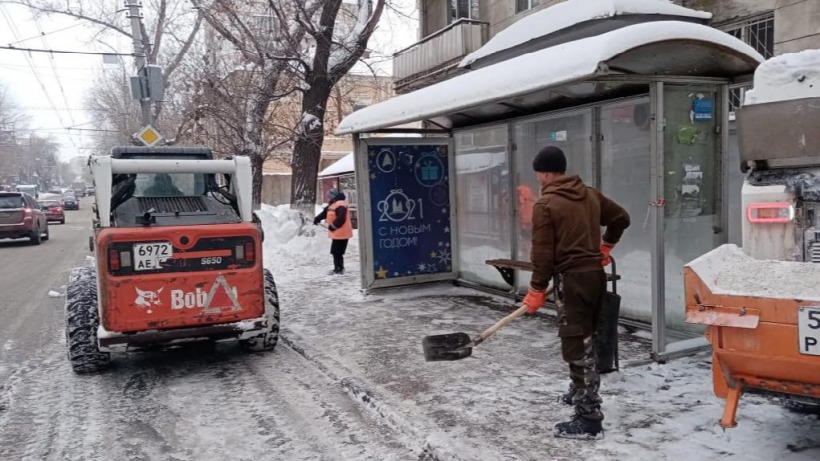 Зимой бороться со снегом и гололедицей в Саратове будет тысяча рабочих