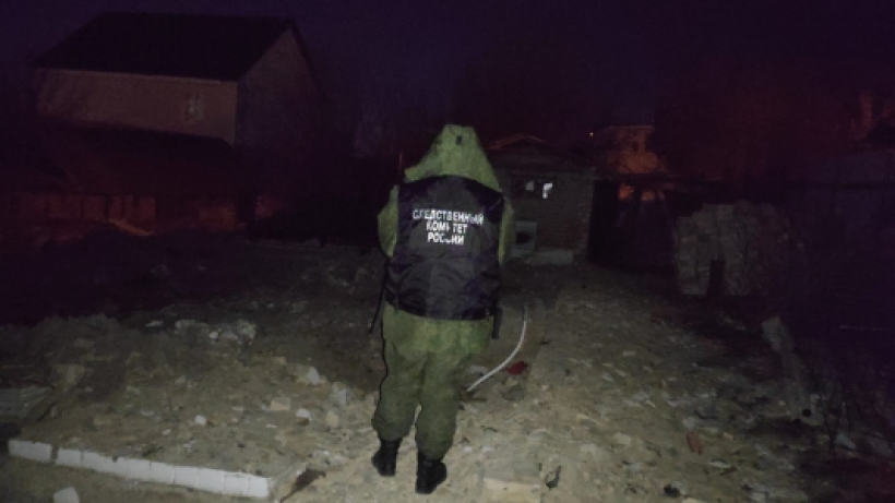 Стена на саратовского подростка рухнула, когда он разбирал нежилой дом
