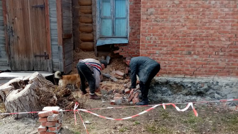 В саратовском селе обвалился фасад амбулатории. Вмешалась прокуратура